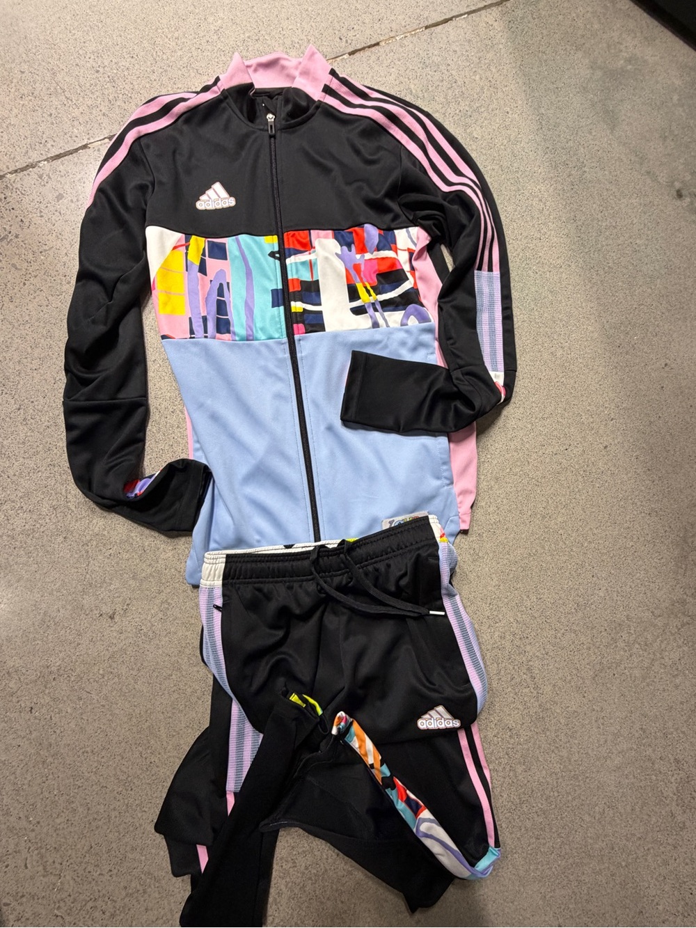 adidas Love Unites Women’s Track set Sz S